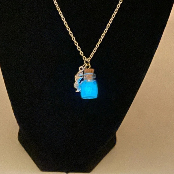 Mermaid Dreams Necklace, NWOT - Picture 5 of 8